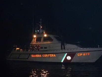 Imbarcazione affonda a Torre dei Corsari: un naufrago trovato dopo una notte di ricerche