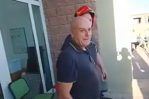 Francesco Soro nella caserma dei vigili del fuoco a Porto Torres (foto Pala)
