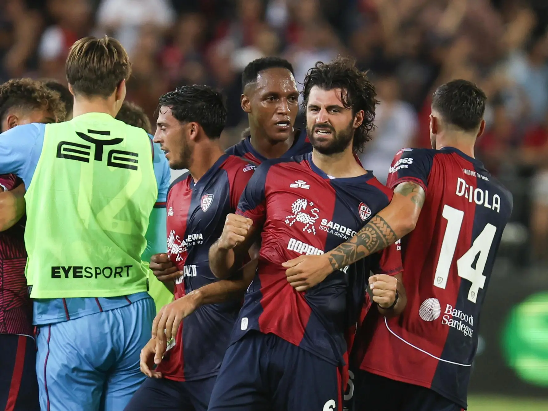 Cagliari's players jubilates after scoring the goal 1-1 of Sebastiano Luperto during the Italian Serie A soccer match Cagliari calcio vs ACF Fiorentina at the Unipol domus in Cagliari, Italy, 24 August 2025 ANSA/FABIO MURRU