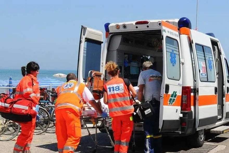 Un'ambulanza in spiaggia