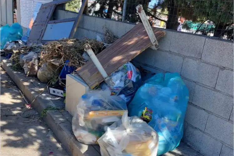 Rifiuti abbandonati a Valledoria (foto concessa)