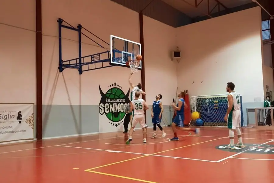 Azione d'attacco del Sennori in una delle precedenti partite (foto concessa dalla Pallacanestro Sennori)