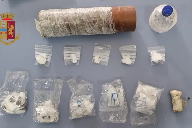 La droga recuperata (foto polizia)