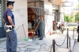 Nuoro: la bomba all'autoscuola