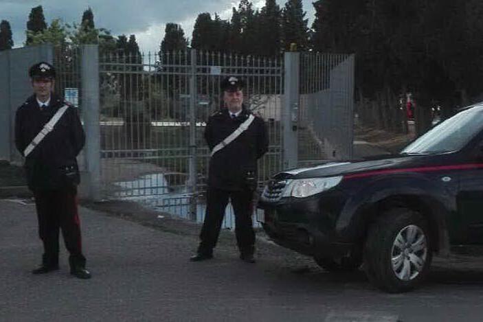 Domus de Maria, danneggia un'auto e aggredisce i carabinieri: arrestato 18enne