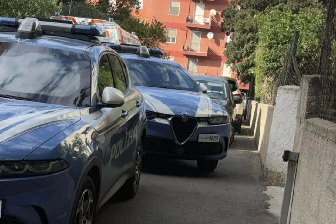 La polizia in via Abruzzi