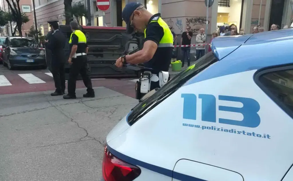 A un tratto è stata investita da una Fiat 500 (foto Matteo Vercelli)