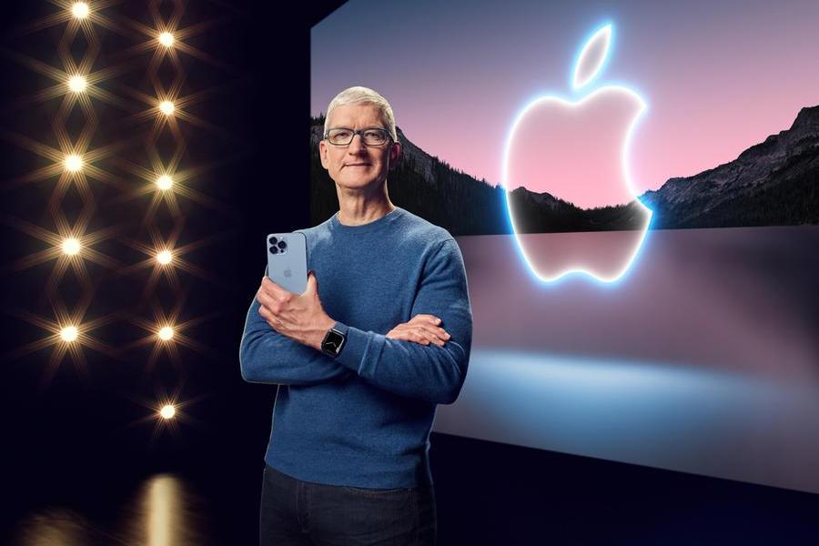 Apple, maxi-compenso per il Ceo Tim Cook: 99 milioni di dollari