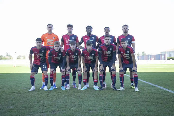 La squadra (foto Cagliari Calcio)