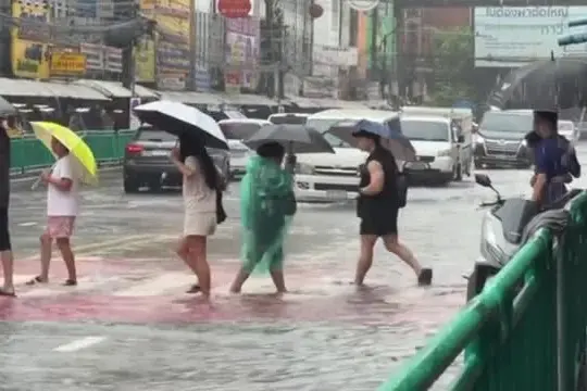 Piogge devastanti a Bangkok, dichiarato lo stato di calamità