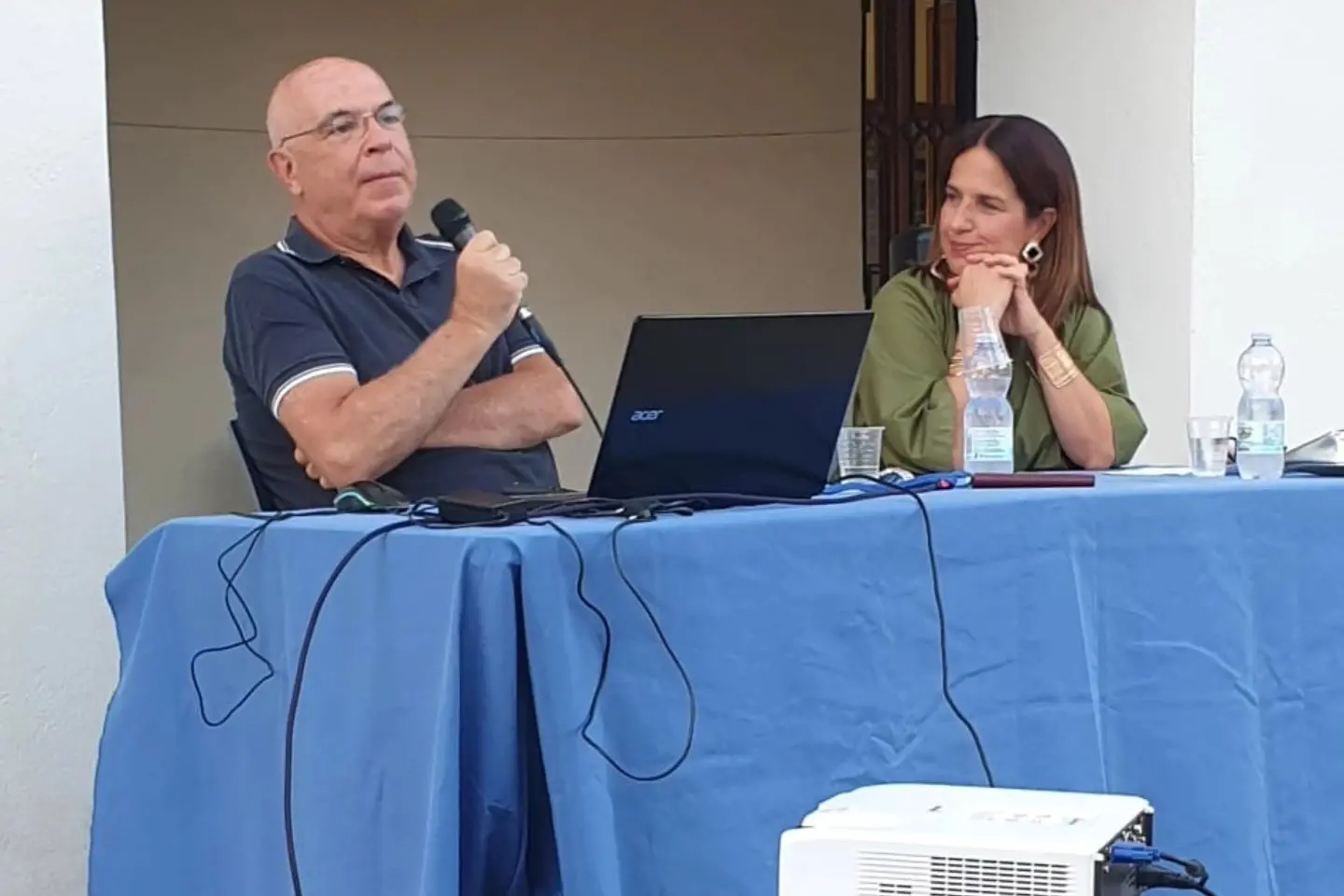 Un momento della conferenza (foto Sirigu)