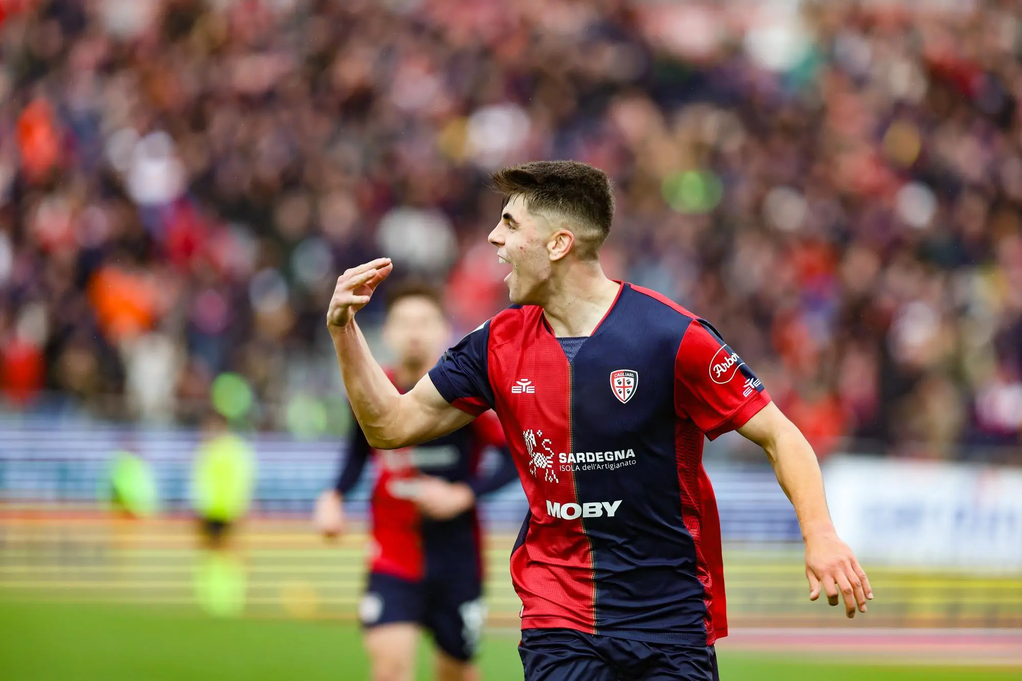 L'esultanza di Adam Obert per il gol in Cagliari-Lecce (foto Fabio Murru)