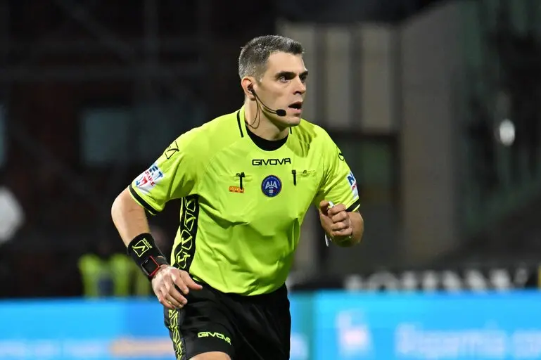 L'arbitro Simone Sozza (foto Ansa)