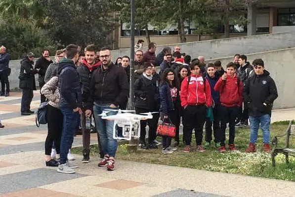 Il drone utilizzato dagli studenti (foto Valeria Pinna)