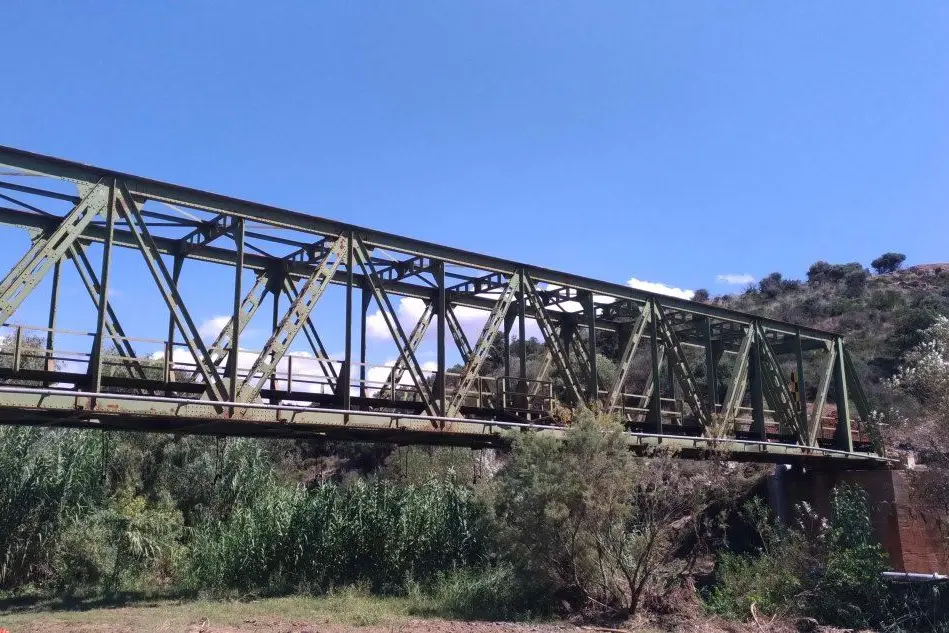Il ponte (L'Unione Sarda - Sirigu)