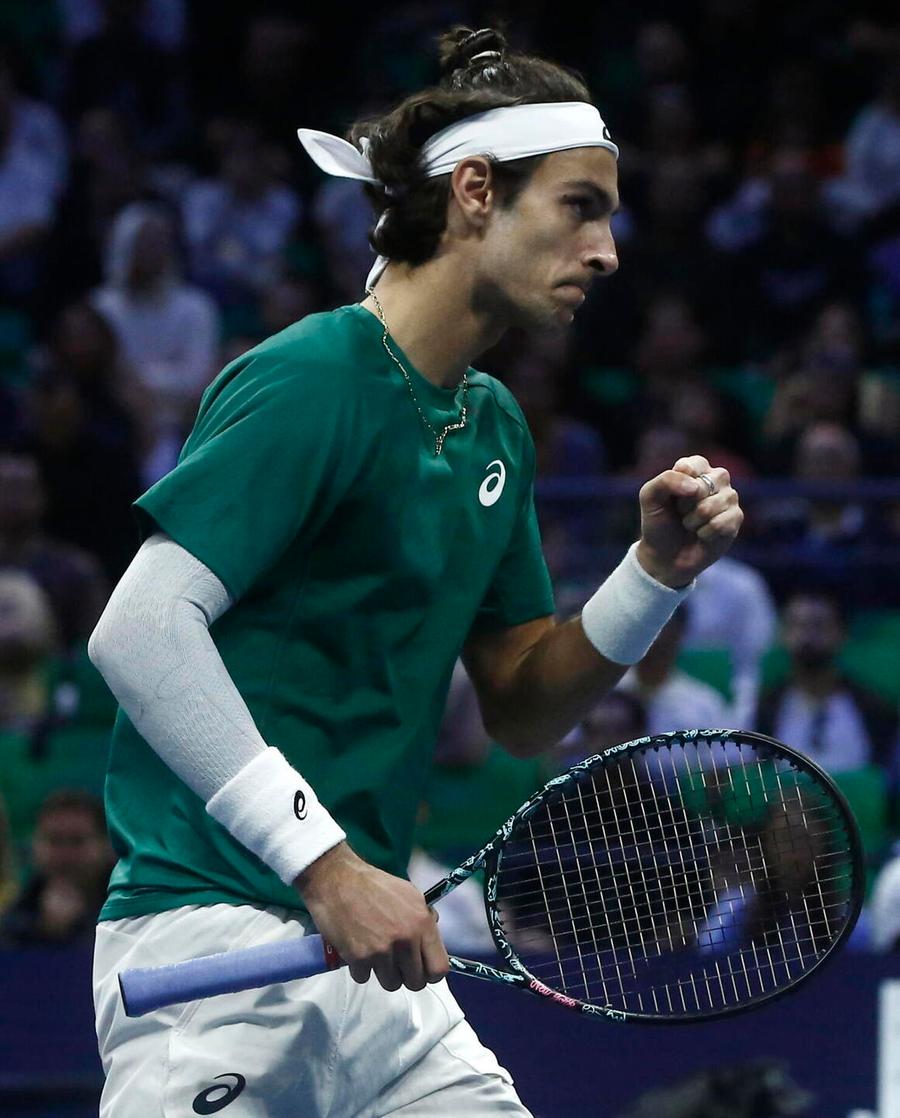 Djokovic “regala” le Finals a Musetti: due azzurri a Torino