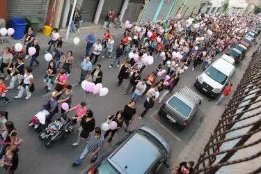Fiaccolata per Marta Deligia nell'immagine tratta da L'Unione Sarda (foto Simone Nonnis)