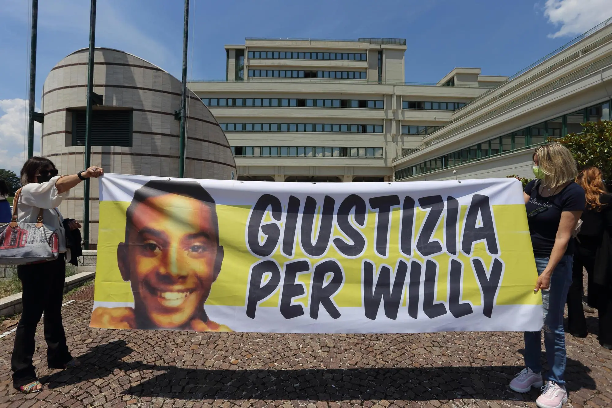 A banner calling for justice for Willy Monteiro Duarte (Ansa)