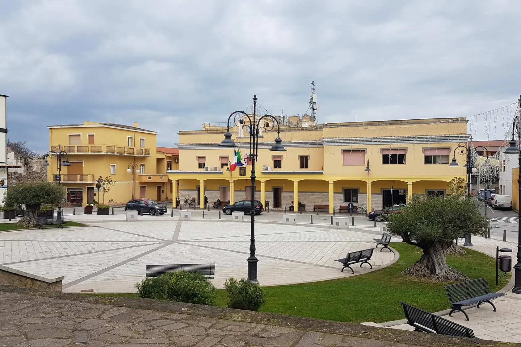 Il Municipio di San Giovanni Suergiu in piazza Quattro Novembre - foto Stefania Piredda