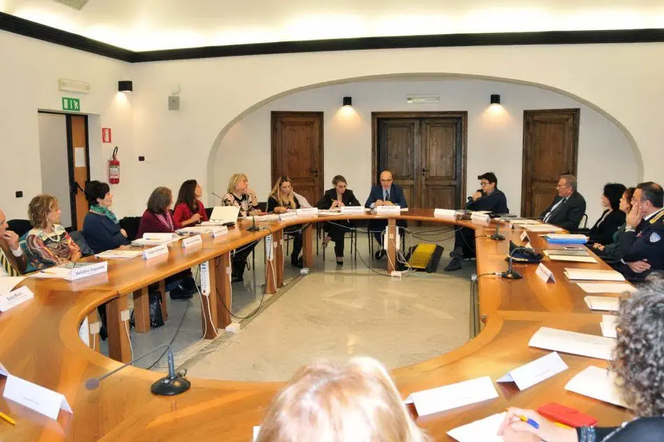 La riunione del tavolo per i disturbi del comportamento alimentare presieduto dall'assessore regionale alla Sanità Mario Nieddu (Foto F.Manca)