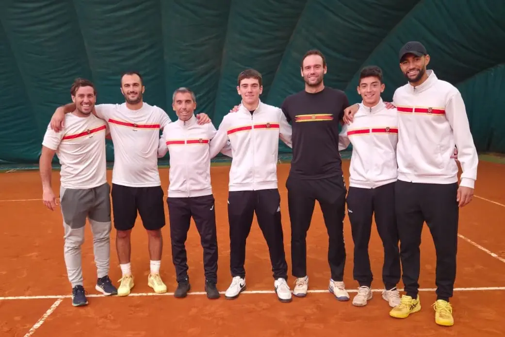 I ragazzi del Tc Alghero Mp Finance schierati a Torino (foto Antonio Burruni)