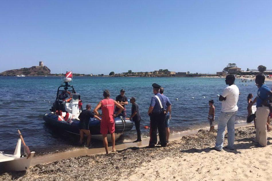 Tragedia nella spiaggia di Nora: giovane muore annegato