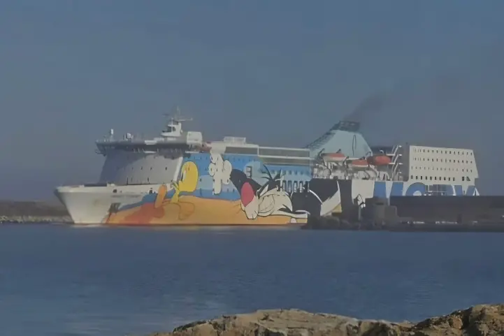 La Moby Tommy in ingresso a Porto Torres (foto Pala)