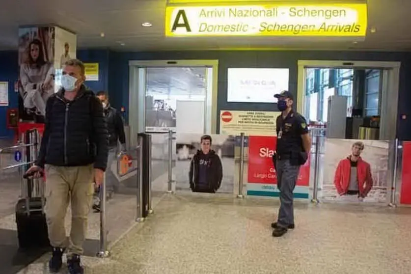 Arrivi a Cagliari-Elmas (archivio L'Unione Sarda)