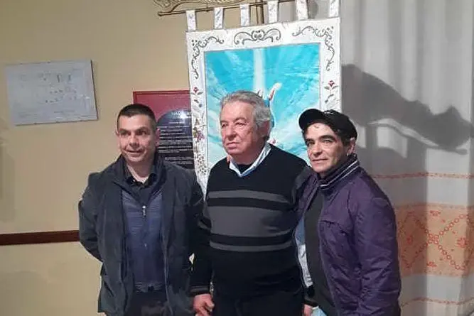Franco Saba (sindaco di Ottana), Carlo Murru (associazione Ippica Guasila) e il fantino Beppe Ortu