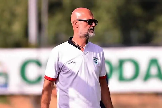 L'allenatore dell'Olbia Max Canzi (foto concessa dall'Olbia Calcio)