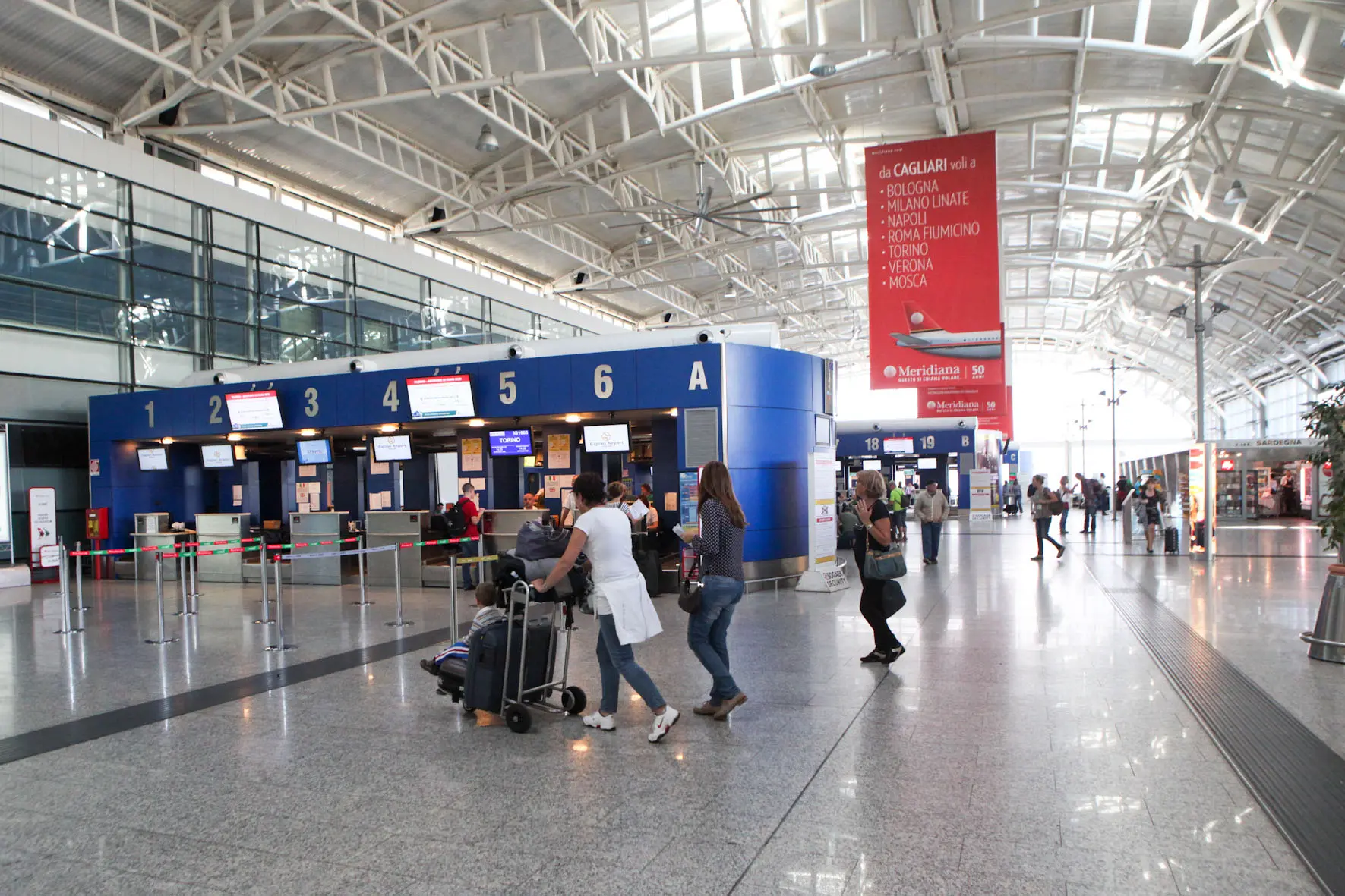L'aeroporto di Cagliari (archivio L'Unione Sarda - foto Ungari)