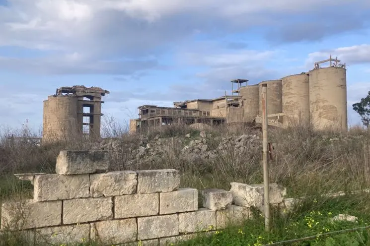 L'ex Cementir a Porto Torres (foto Pala)