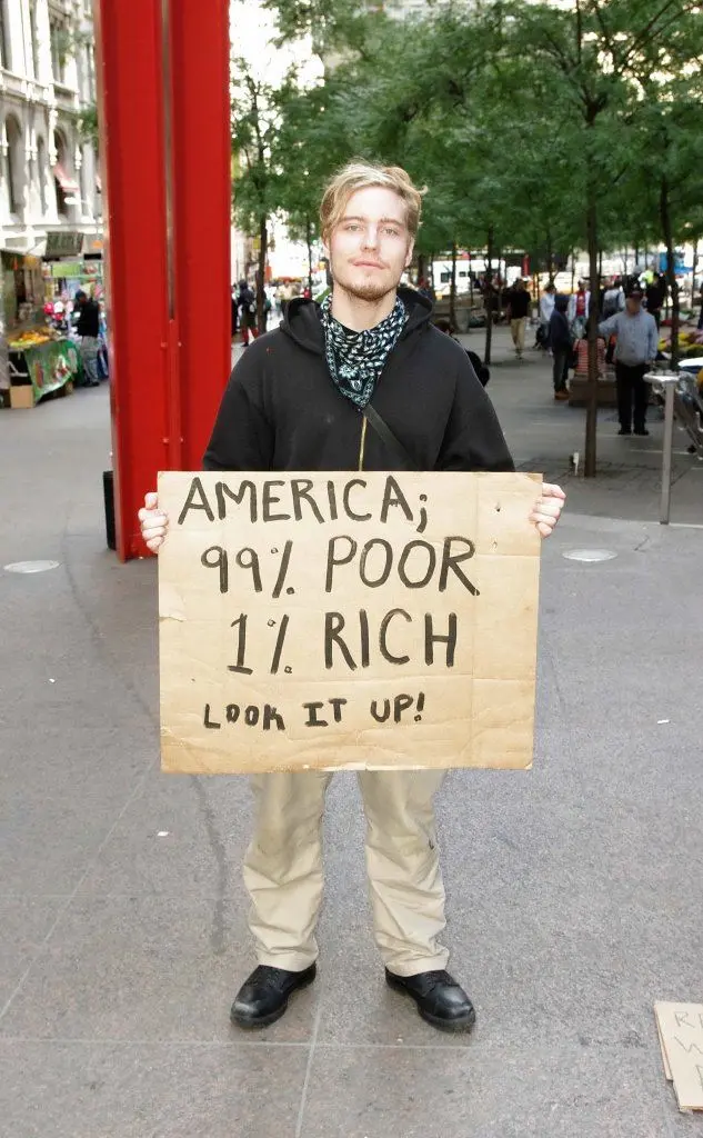 La critica alle disuguaglianze sociali negli Stati Uniti (foto Wikipedia)