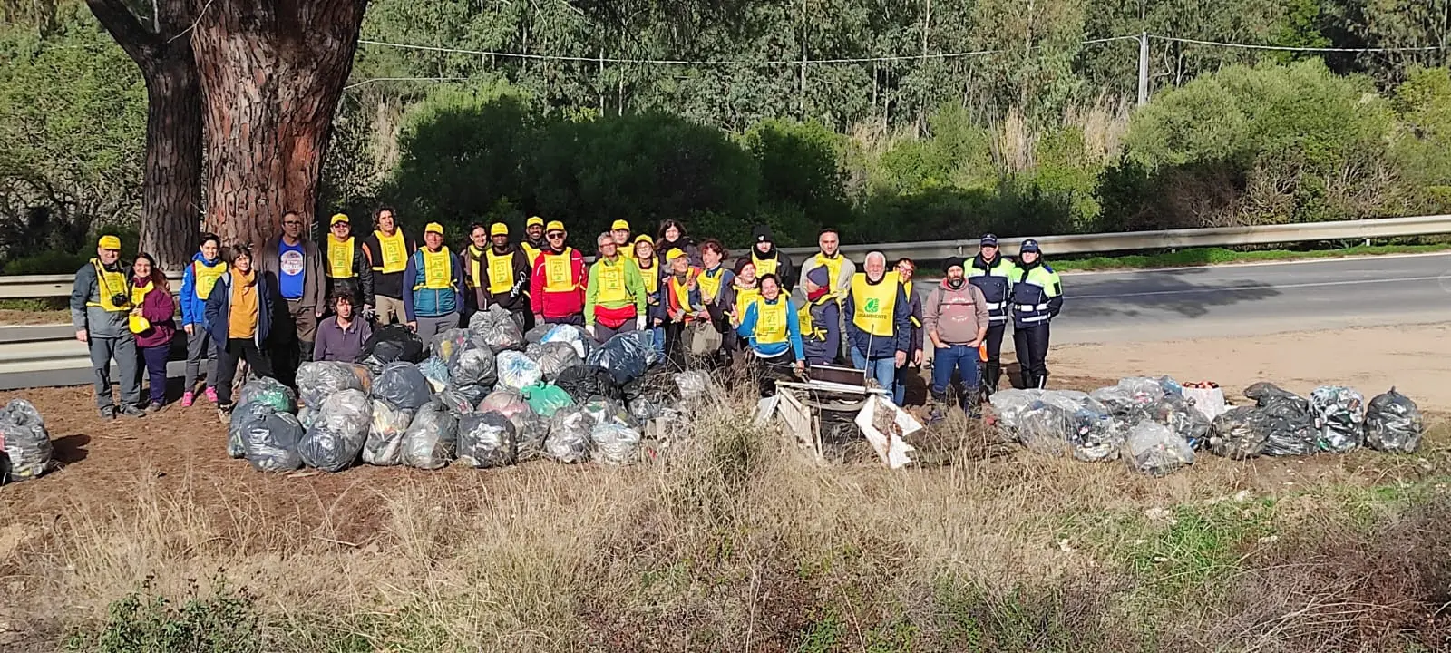 I rifiuti raccolti dai volontari (foto Serreli)