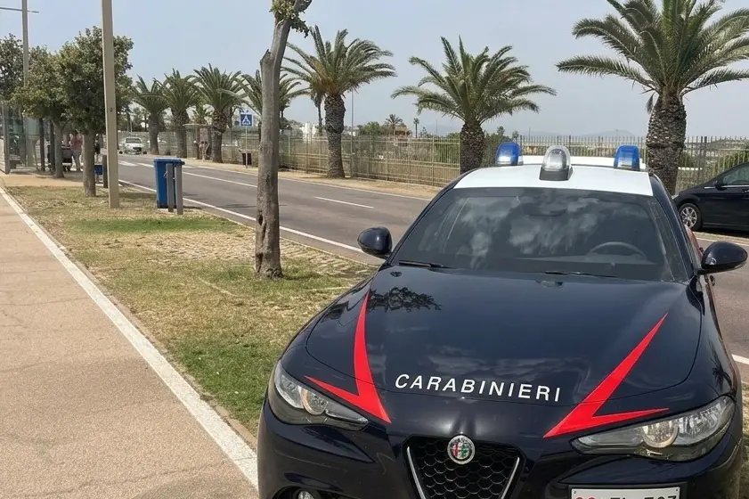 Il lungomare davanti alla spiaggia del Poetto di Cagliari (Foto archivio)