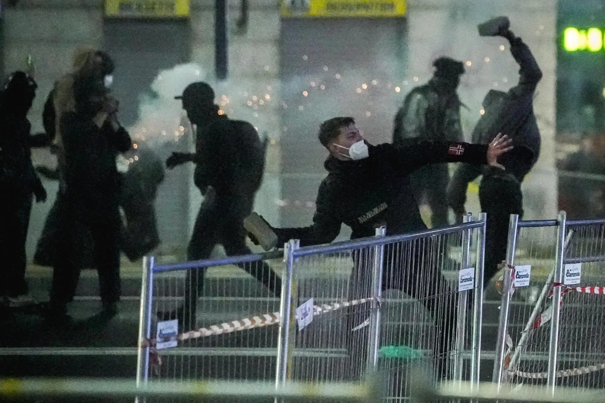 Disordini in piazza durante una manifestazione