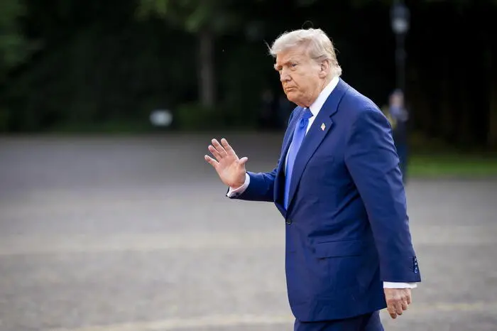 epa12195365 US President Donald Trump arrives at the Paleis Huis ten Bosch for the dinner with world leaders at the invitation of Dutch King Willem-Alexander and Queen Maxima, in The Hague, The Netherlands, 24 June 2025. The dinner marks the start of the NATO summit in The Hague. The Netherlands hosts the NATO Summit in The Hague on 24 and 25 June, the first such summit to be held in the country. EPA/FREEK VAN DEN BERGH