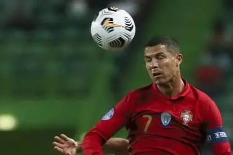 Un colpo di testa di Ronaldo (Ansa)