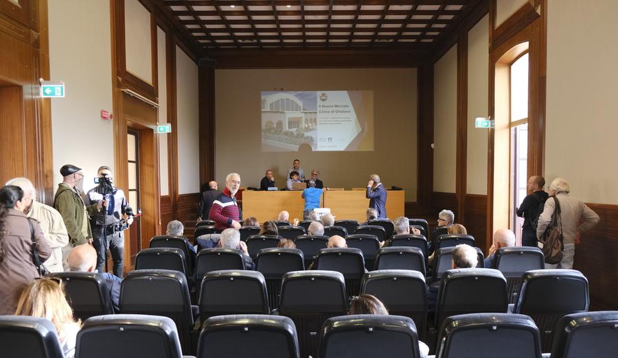 Nuovo mercato,  l’antico portale resterà in piedi