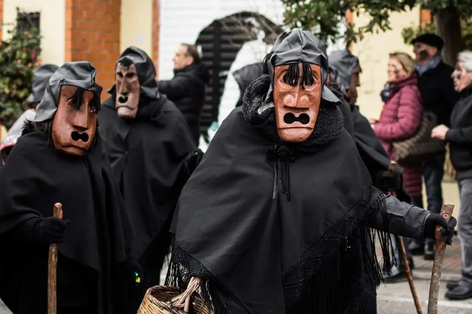 La maschera macomerese Donna Zenobia (Foto Oggianu)