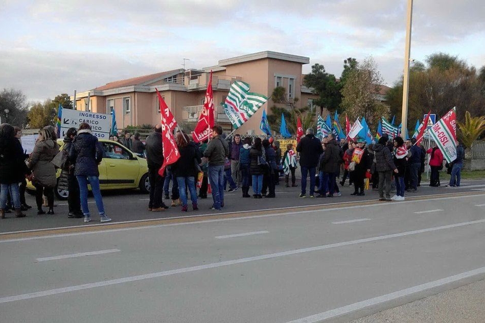 Manifestanti Aias (foto Simone Farris)