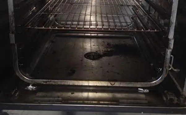 Sporcizia nel forno