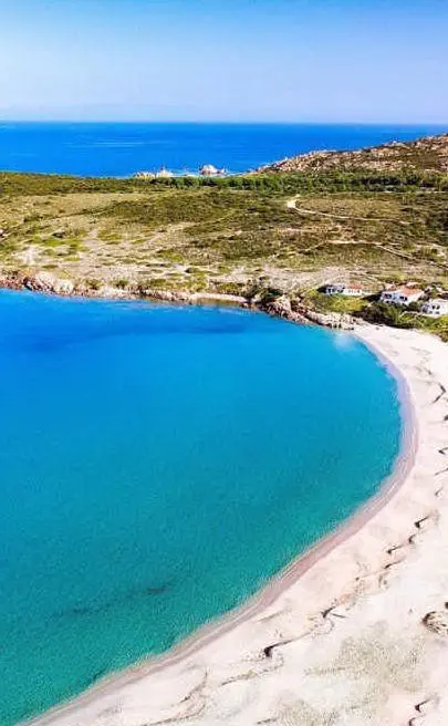 Spiaggia Isola Rossa (foto Sardegna_oltre_la_cima)
