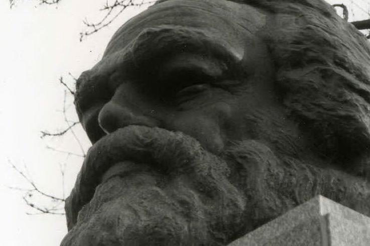 Londra, vandalizzata la tomba del filosofo Karl Marx