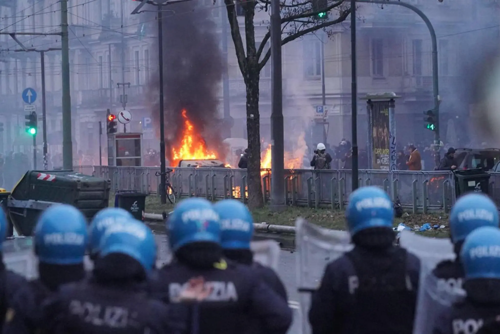Gli scontri a Torino (Ansa)