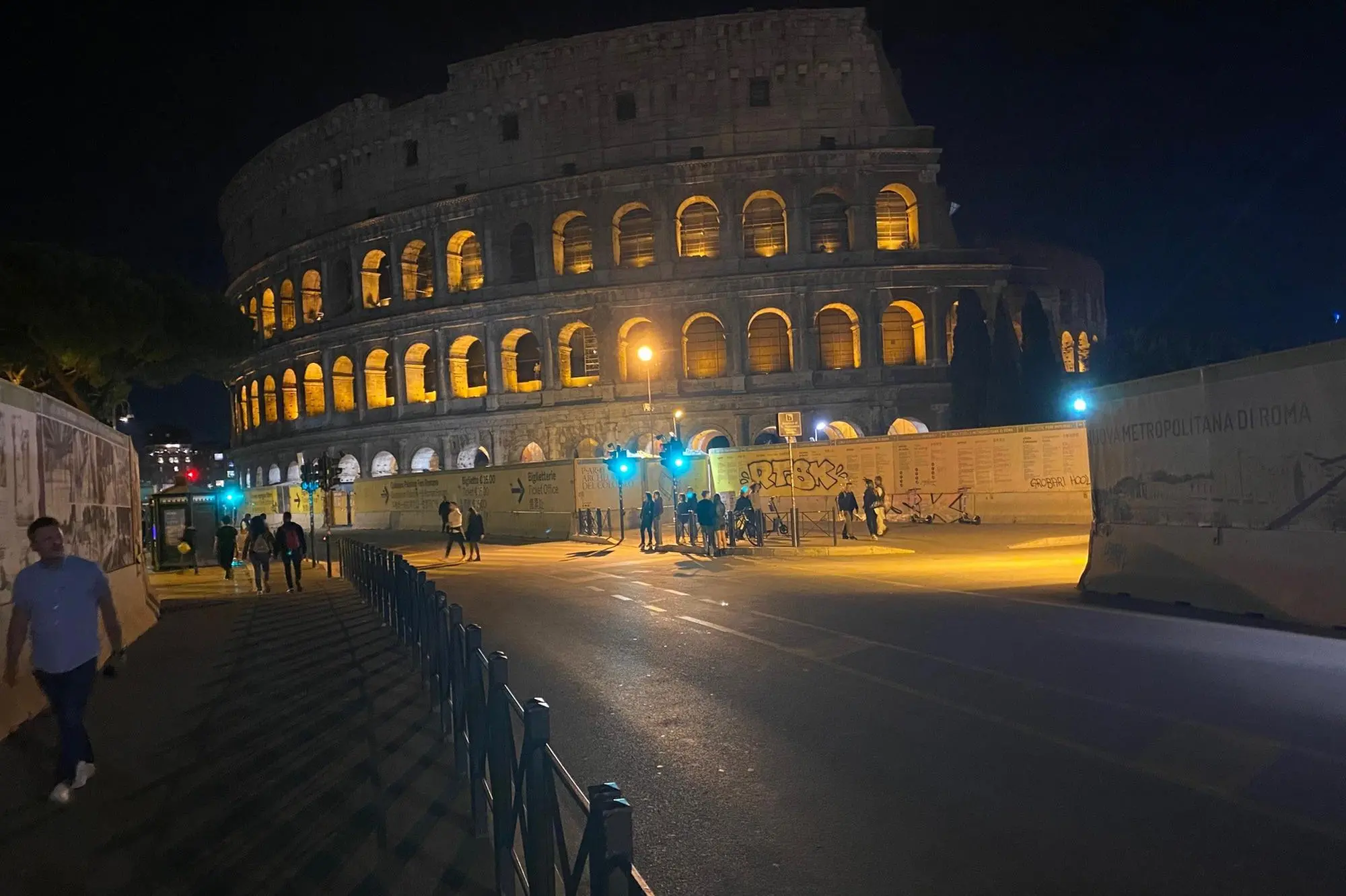 Il Colosseo circondato dai cantieri (lo. pi.)