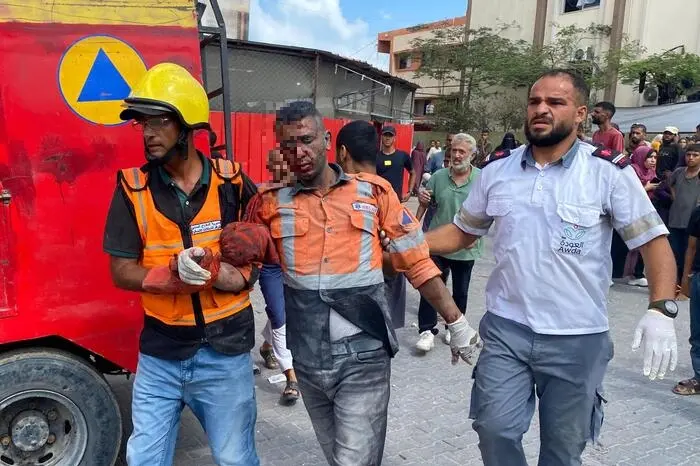 Un ferito all'ospedale Nasser, Khan Yunis (Ansa)