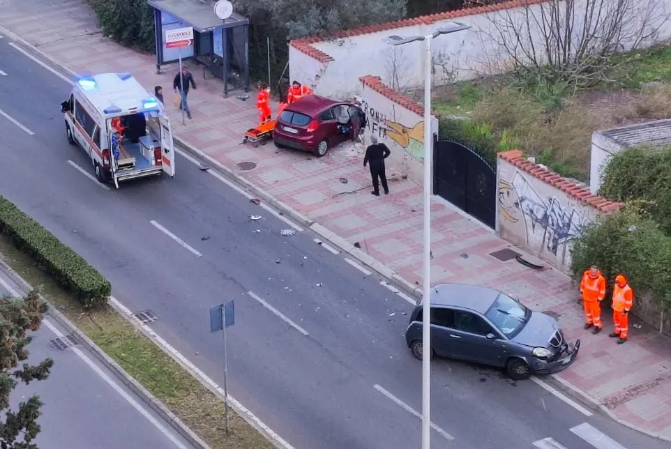 Incidente in via Torricelli a Cagliari (foto inviata da lettore)