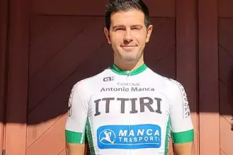 Lo scalatore Andrea Pisanu, con la maglia del Ciclo Club Antonio Manca Ittiri (foto Mattia Lasio)