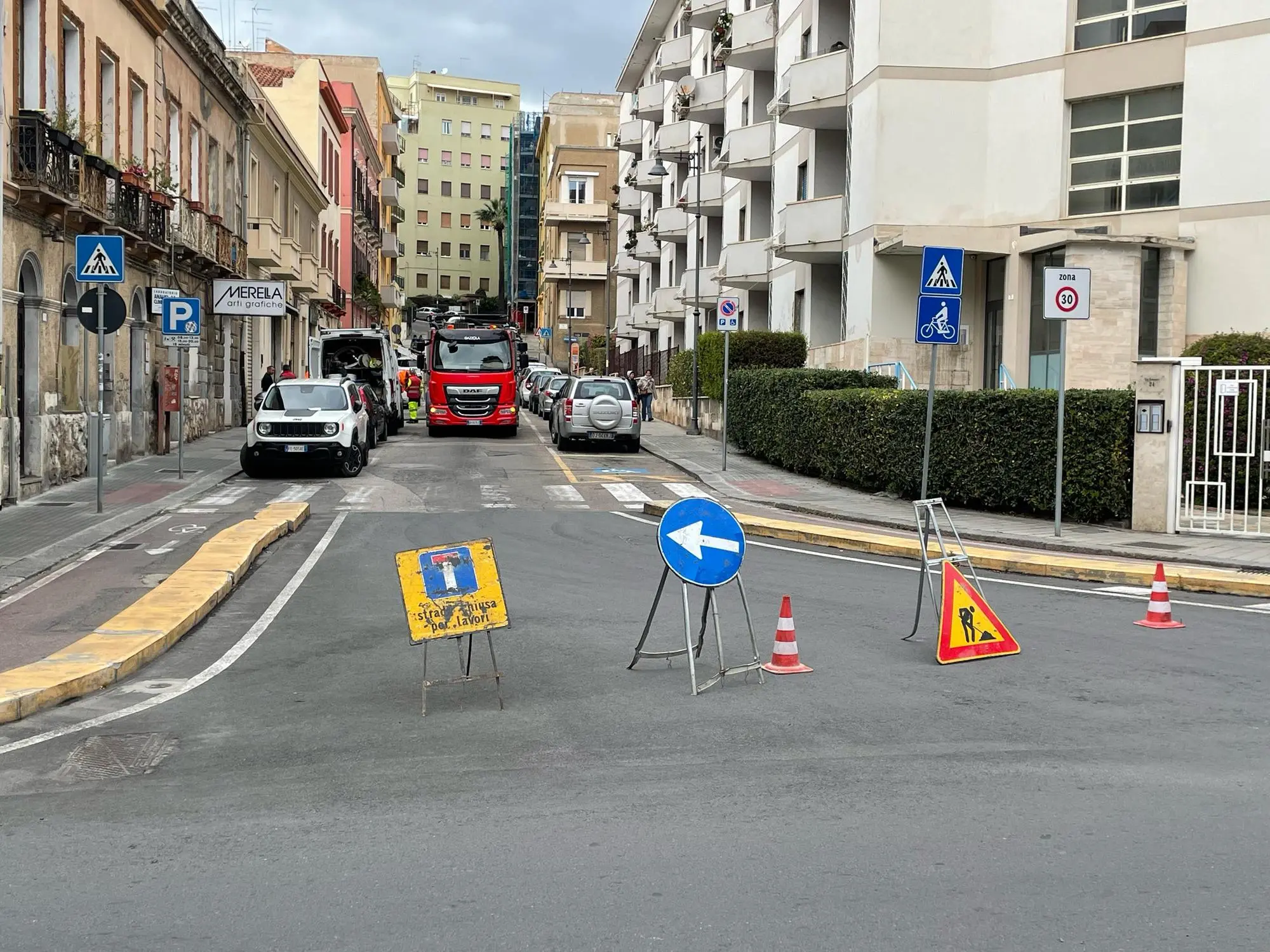 Via Lanusei chiusa da piazzetta Silvio Lippi (foto Spignesi)